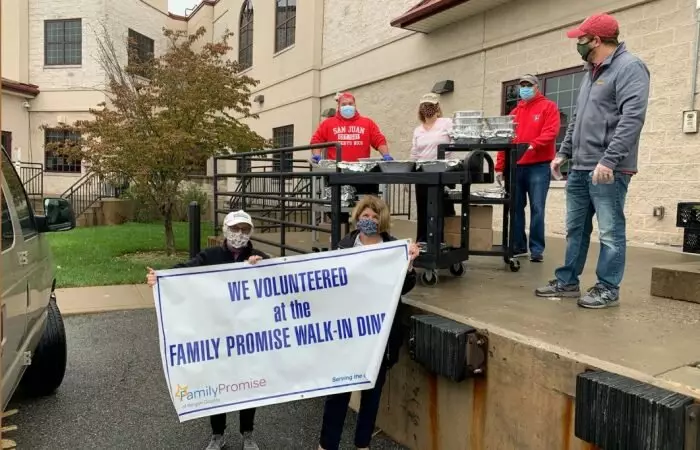 Emmanuel and Holmstead School Volunteered at the Family Promise Walk-in Dinner